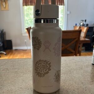 Hydro Flask Beige Floral Water Bottle